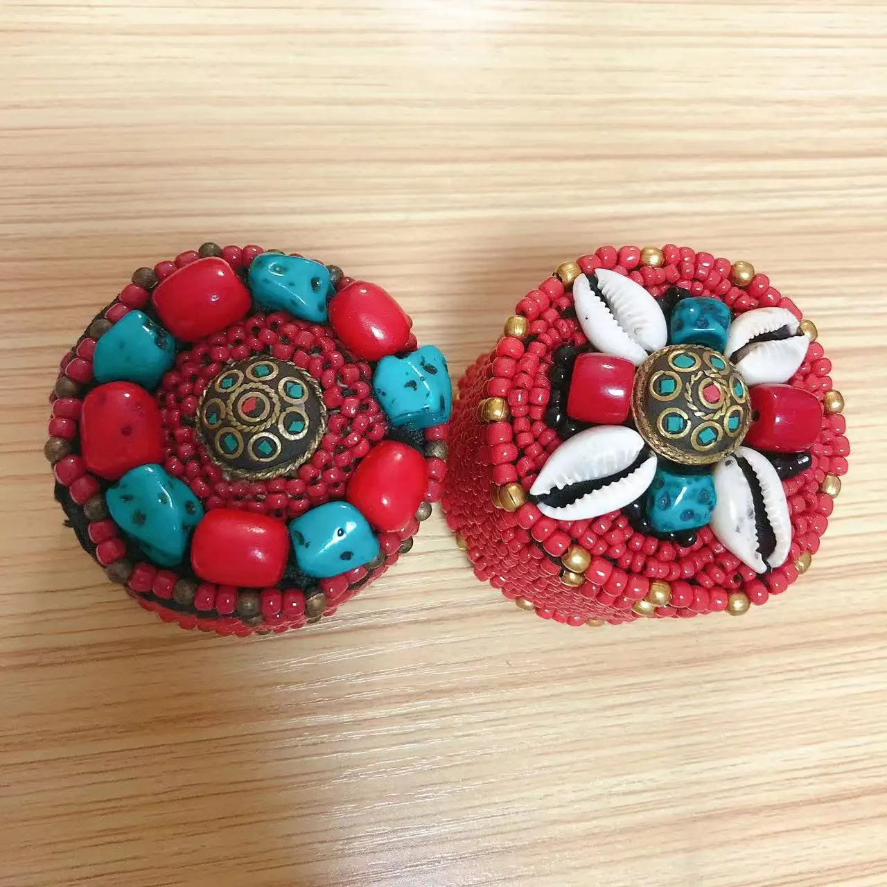 

JX002 Ethnic Tibetan Handmade Sea Shell Colorful Beads 6CM Round Jewelry Box Jewelry cases