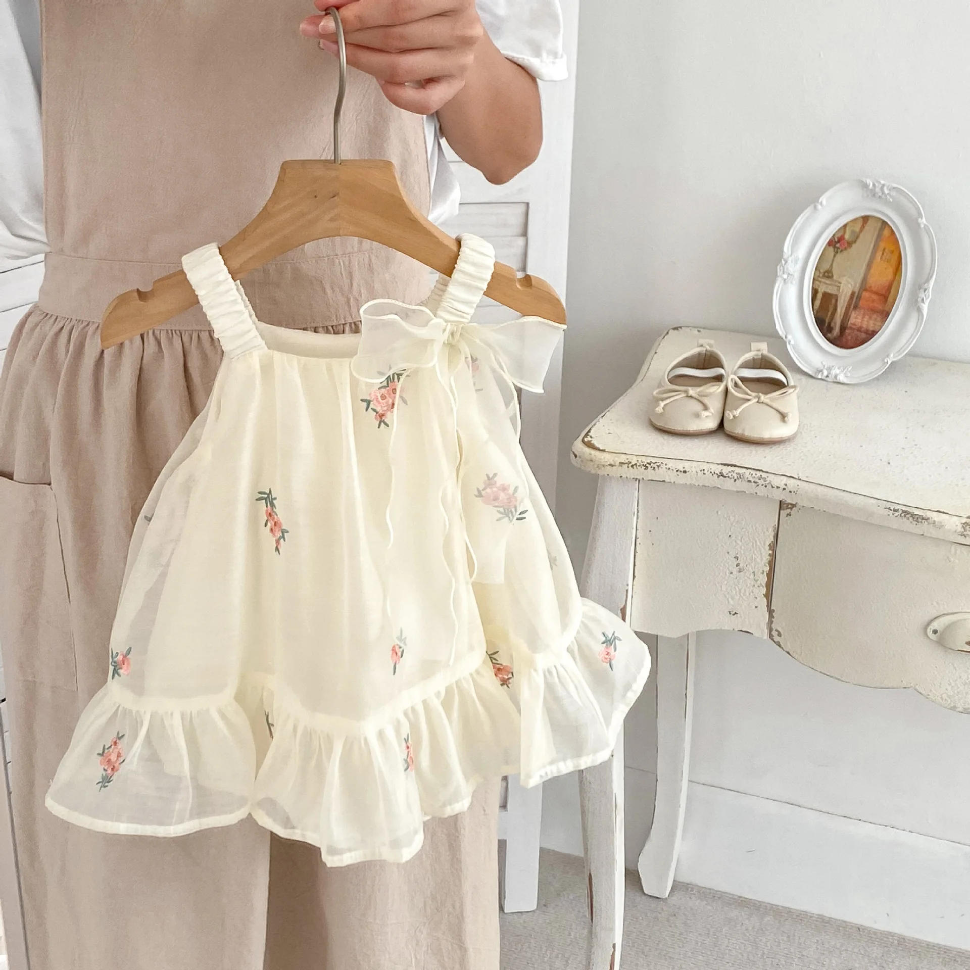 Ins Summer New Baby Girl Romper Dress Floral Embroidery Sleeveless Mesh Bow Newborn Girls Bodysuit Princess Infant Girl Overalls