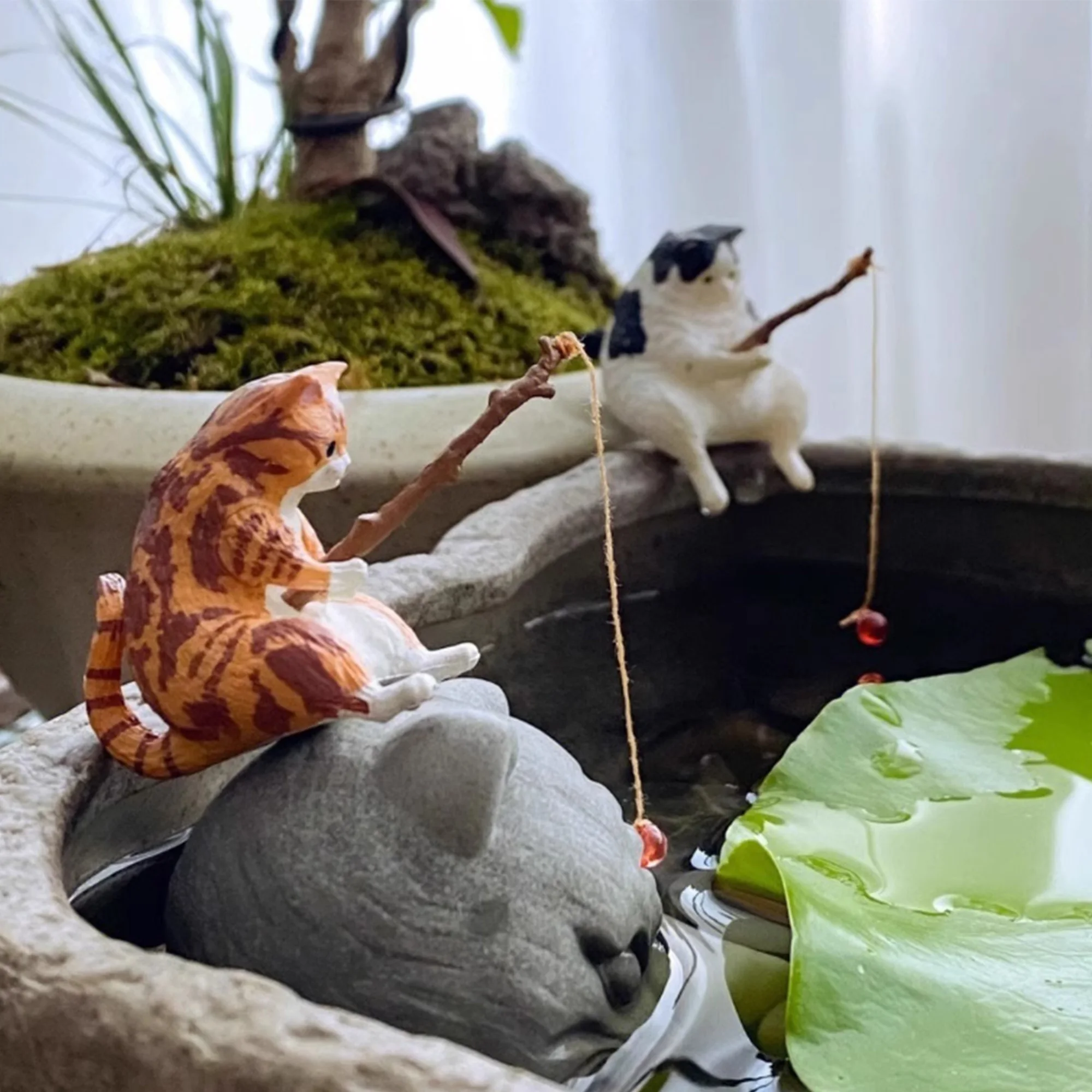 1pcs Fishing Cat Car accessories Creative Office Ornaments Mini Cute Car Decoration Cartoon Ornament Simulation Craft Gift