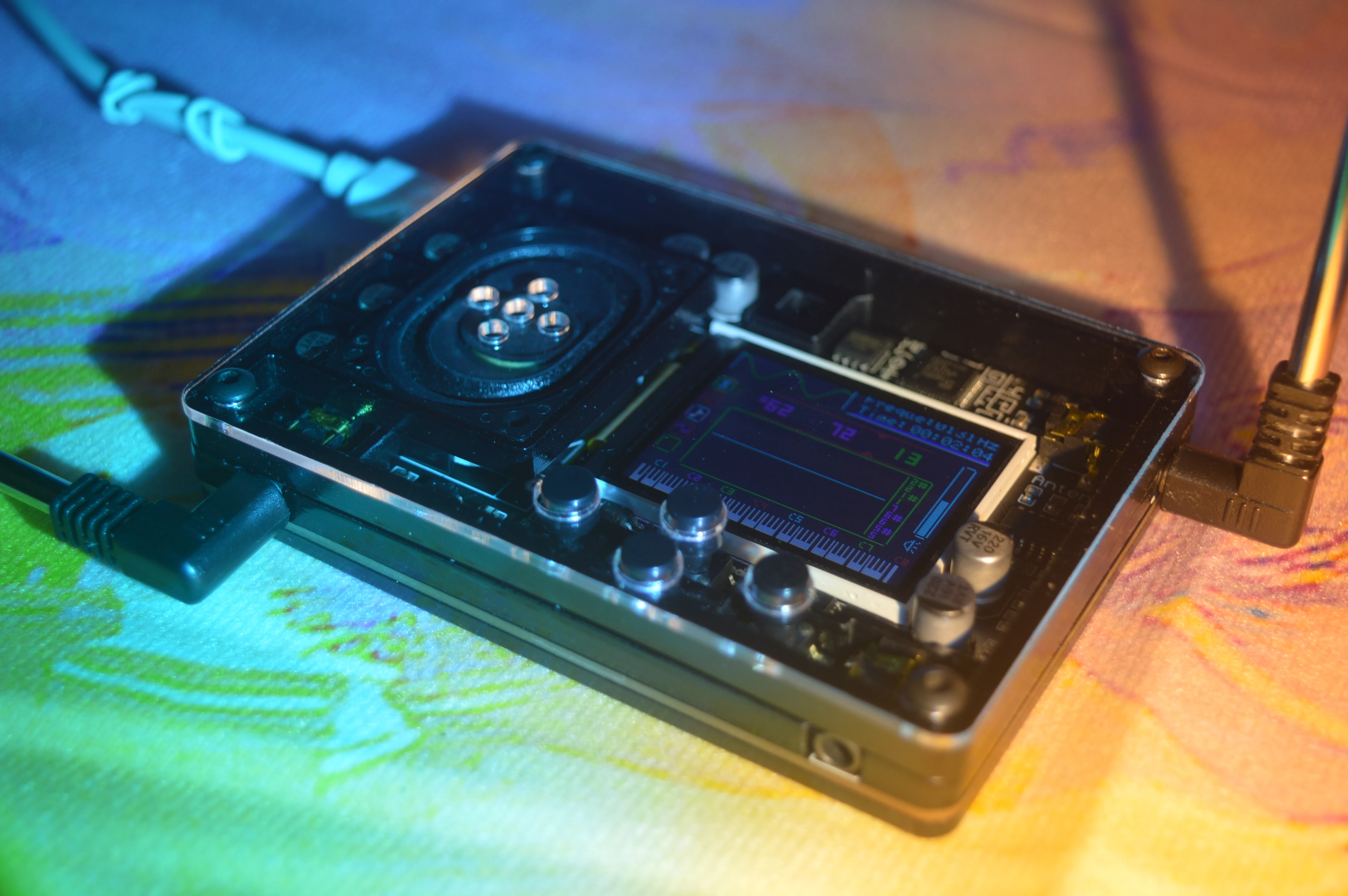 Theremin Mini Elettronico Con Schermo A Colori - Più Di 70 Voci, Interfaccia USB-C, Per Principianti E Esperti