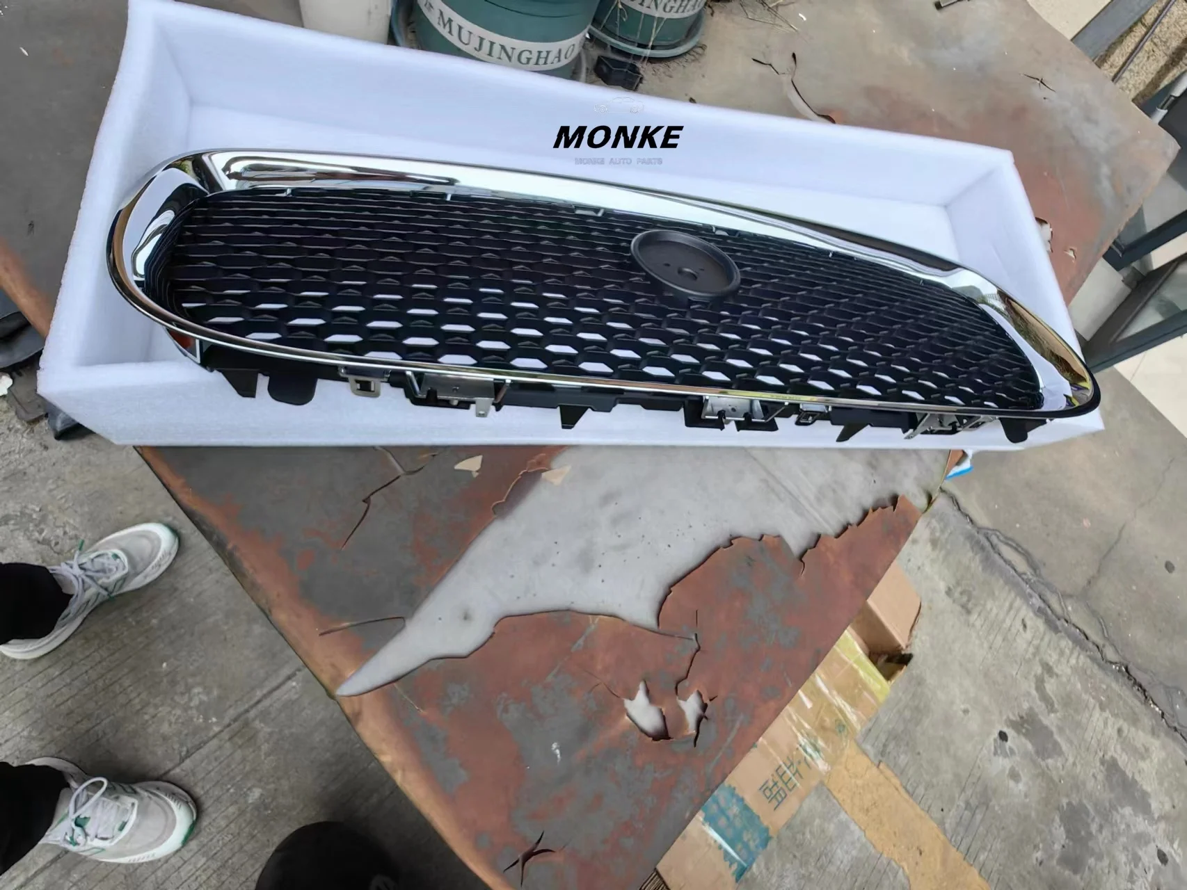 JAGUAR XE X760 Radiator Grille T4N10517 Gloss Black Mesh With Chrome ABS