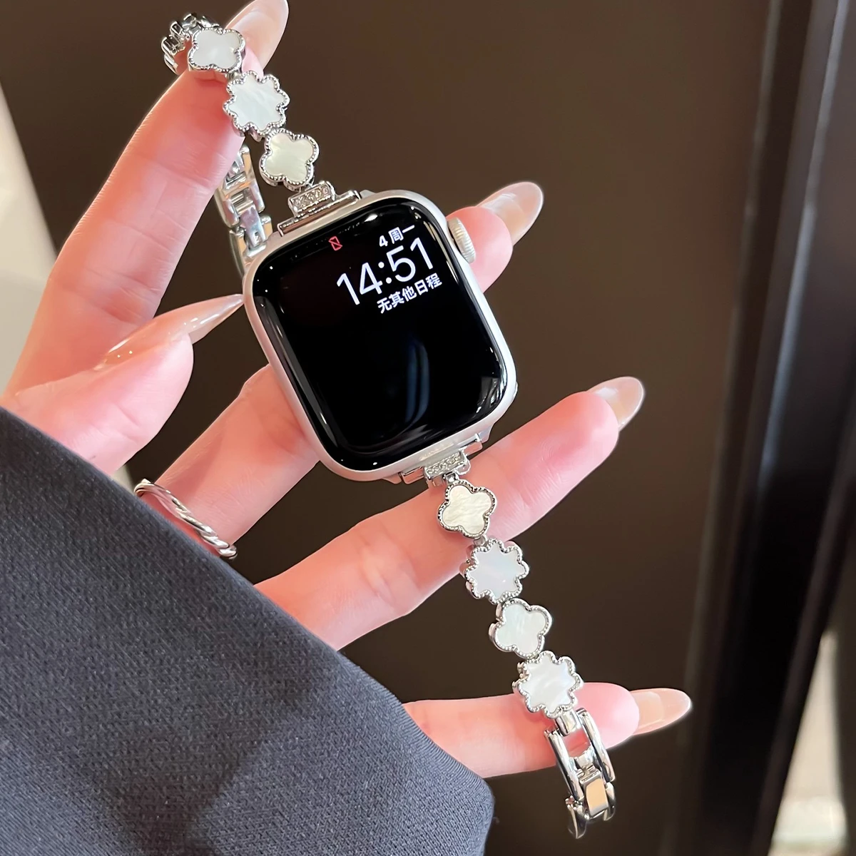 Elegant Slim Women's Band for Smartwatch - Chic and Versatile Design
