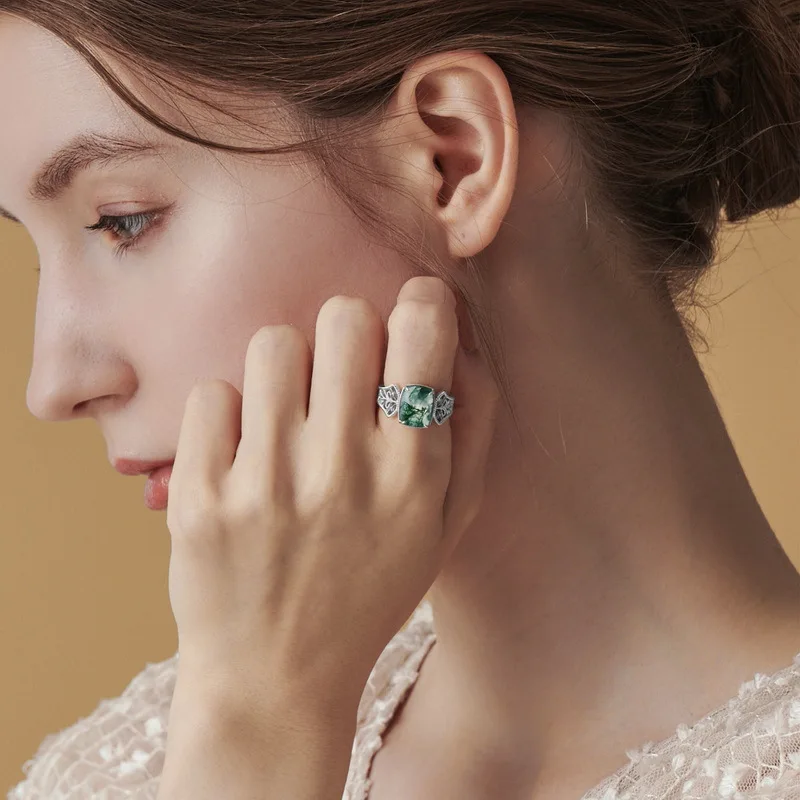 

Green Women's Ring