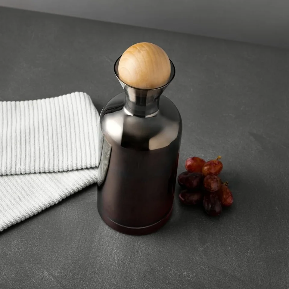 Elegant Glass Carafe with Rubber Wood Stopper