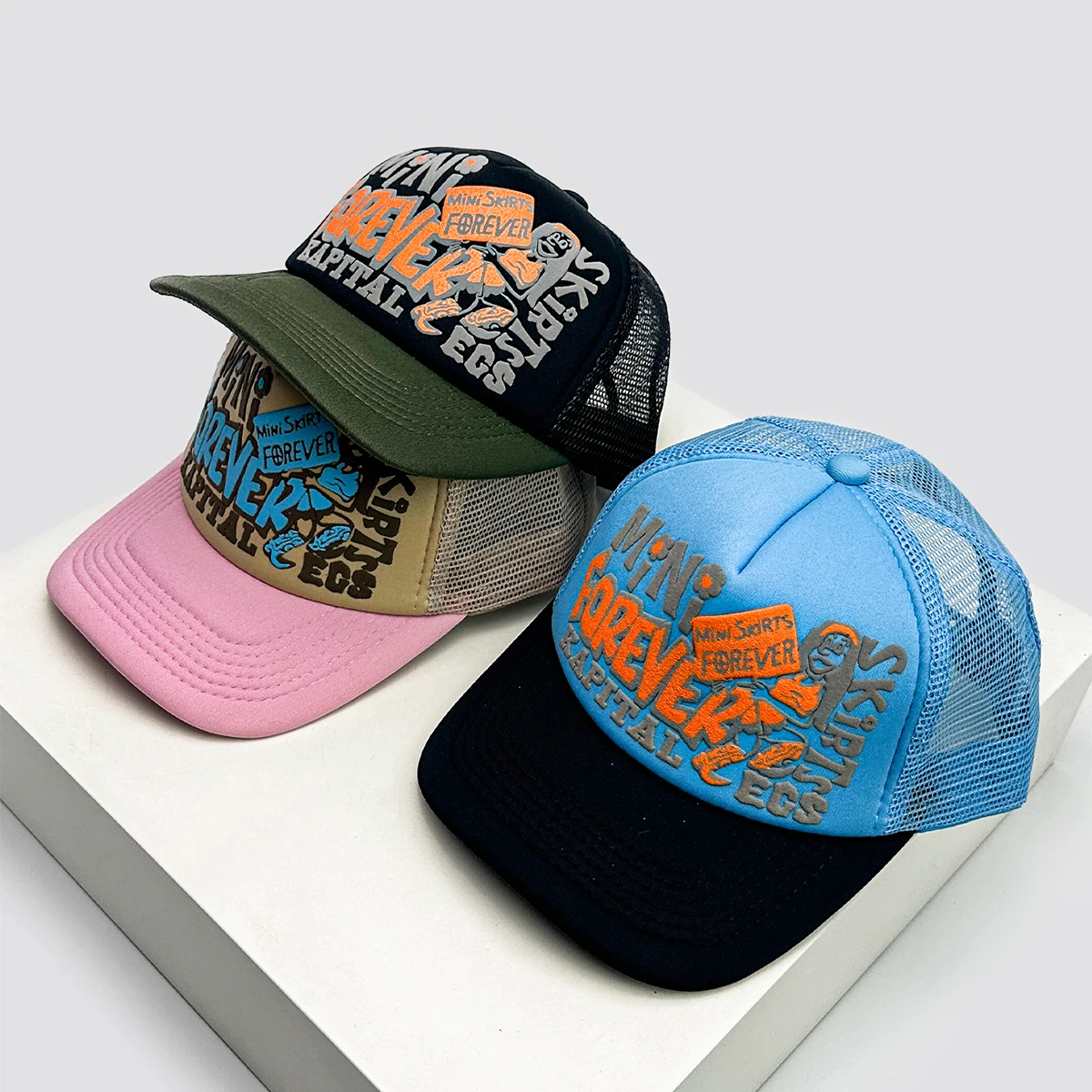 Neue Unisex American Style Graffiti Bedruckte Buchstaben Baseballmützen Sonnenschirm Farbblock Atmungsaktive Hip-Hop Trucker Caps Vielseitig