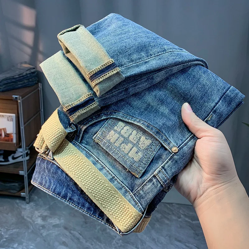 Рисунок 2 - Мужские джинсы с вышивкой