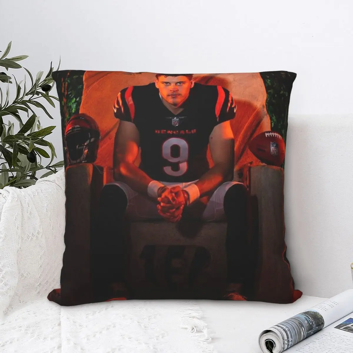 

Black King Football Square Pillowcase Polyester Pillow Cover Velvet Cushion Zip Decorative Comfort Throw Pillow For Home Sofa