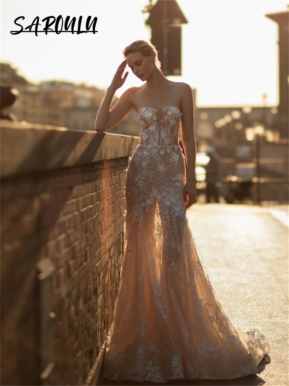 

Champagne Mermaid Wedding Dress Strapless Lace Appliques Sexy Low Backless Court Train Bridal Gown Sleeveless Bride Dresses