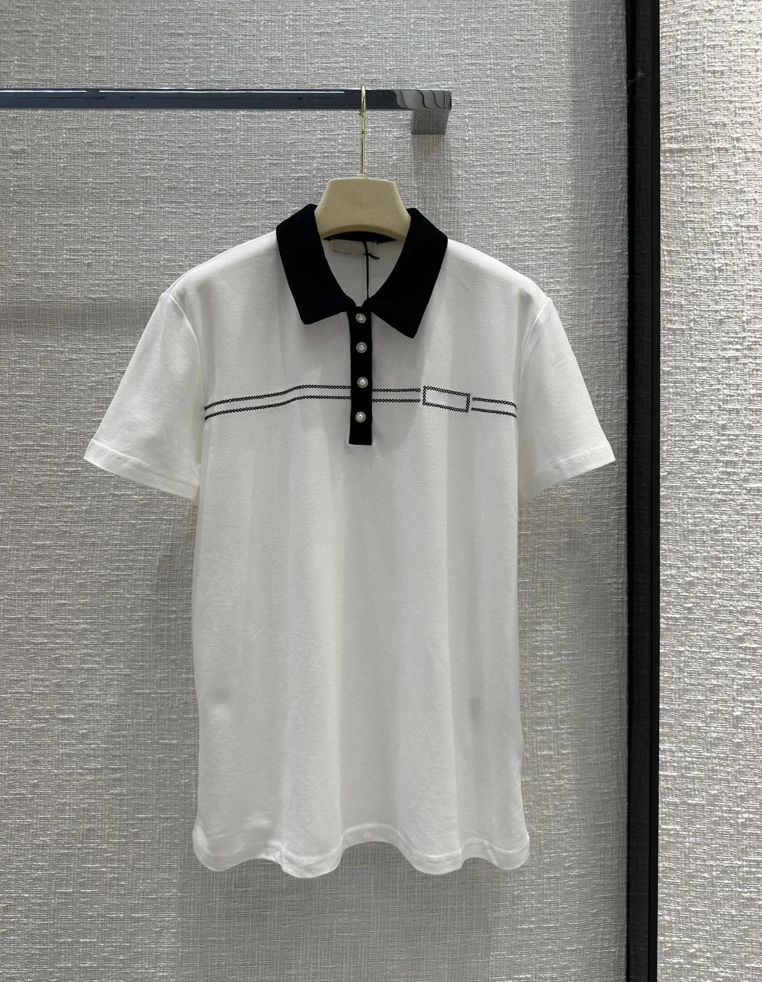 

202323 Early autumn new curvy logo embroidered shirt, sports girls fashion fine essential single to unlock all wear6.19