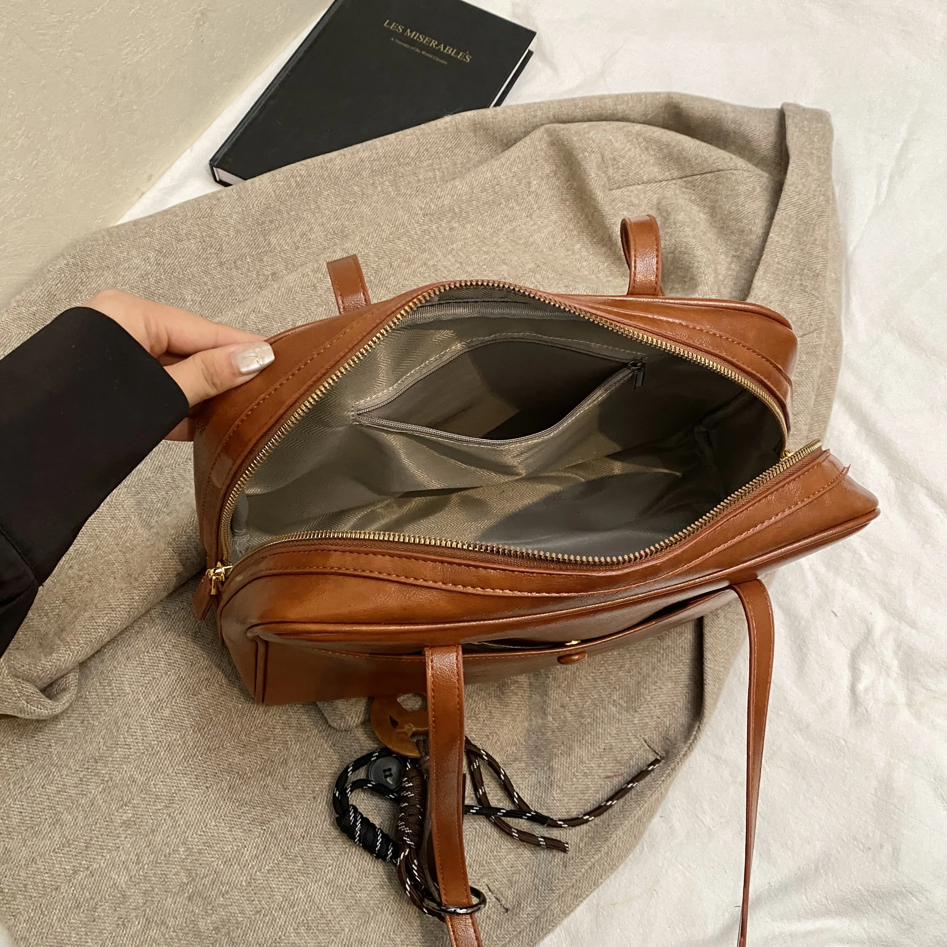 Solid PU Leather Shoulder Bags Women Large Classic Elegant Handbags England Style Vintage Female Casual Totes Bags Fashion