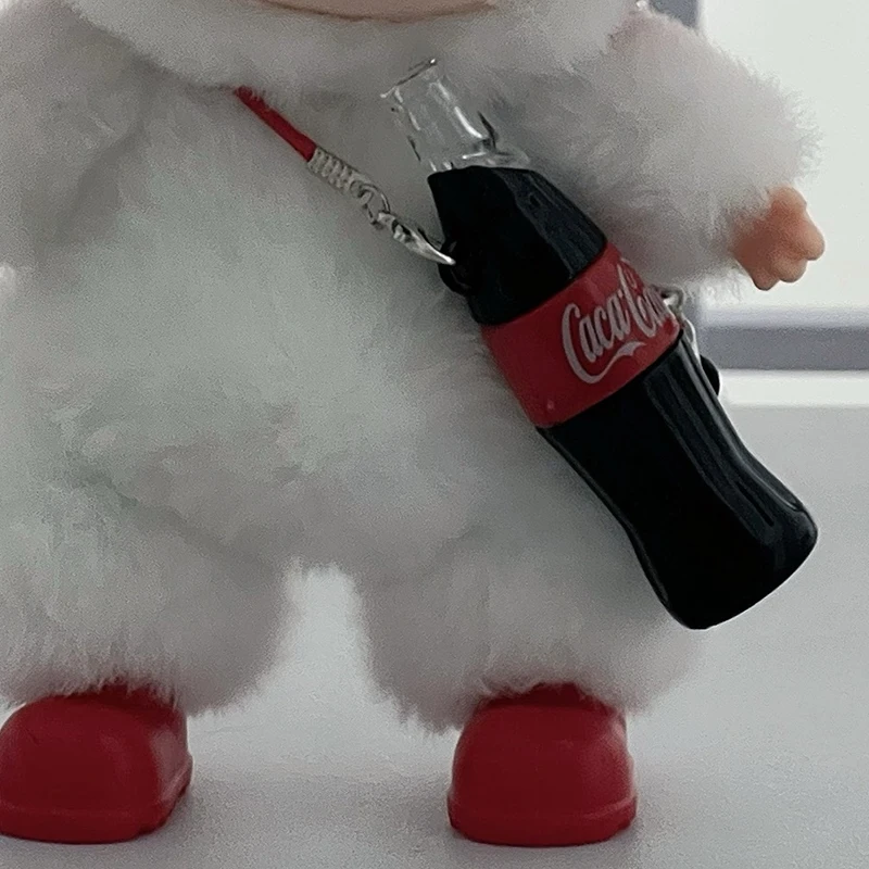 LABUBU コカコーラ ぬいぐるみ ペンダント 缶 LABUBU ラブブ コカコーラ ぬいぐるみ ペンダント 缶 - メルカリ