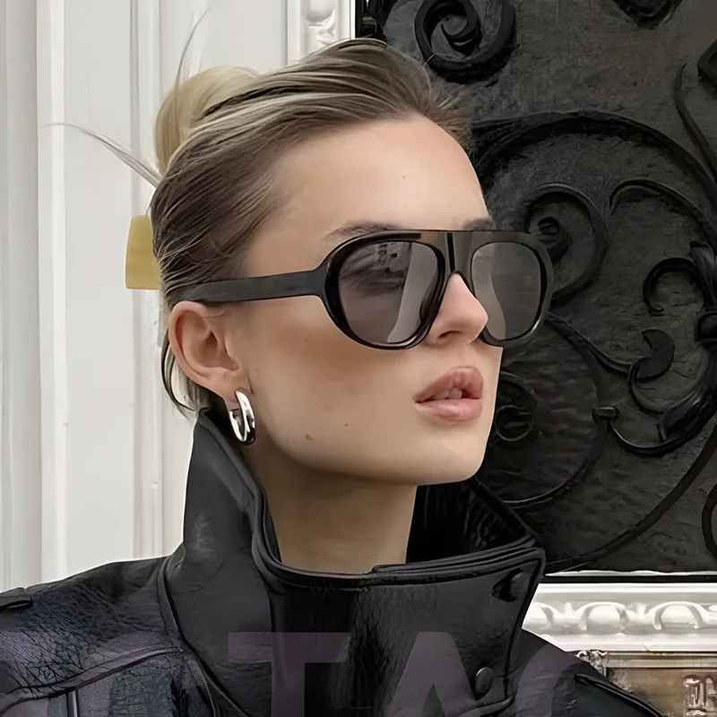 Chic Large-Frame Aviator Sunglasses for Unisex Style and Expression