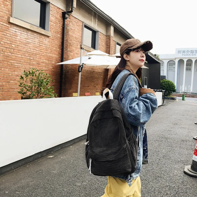 Women's Backpack 2024 New Solid Color Minimalist Nylon Material for Commuting, Large Capacity Fashionable Mochila
