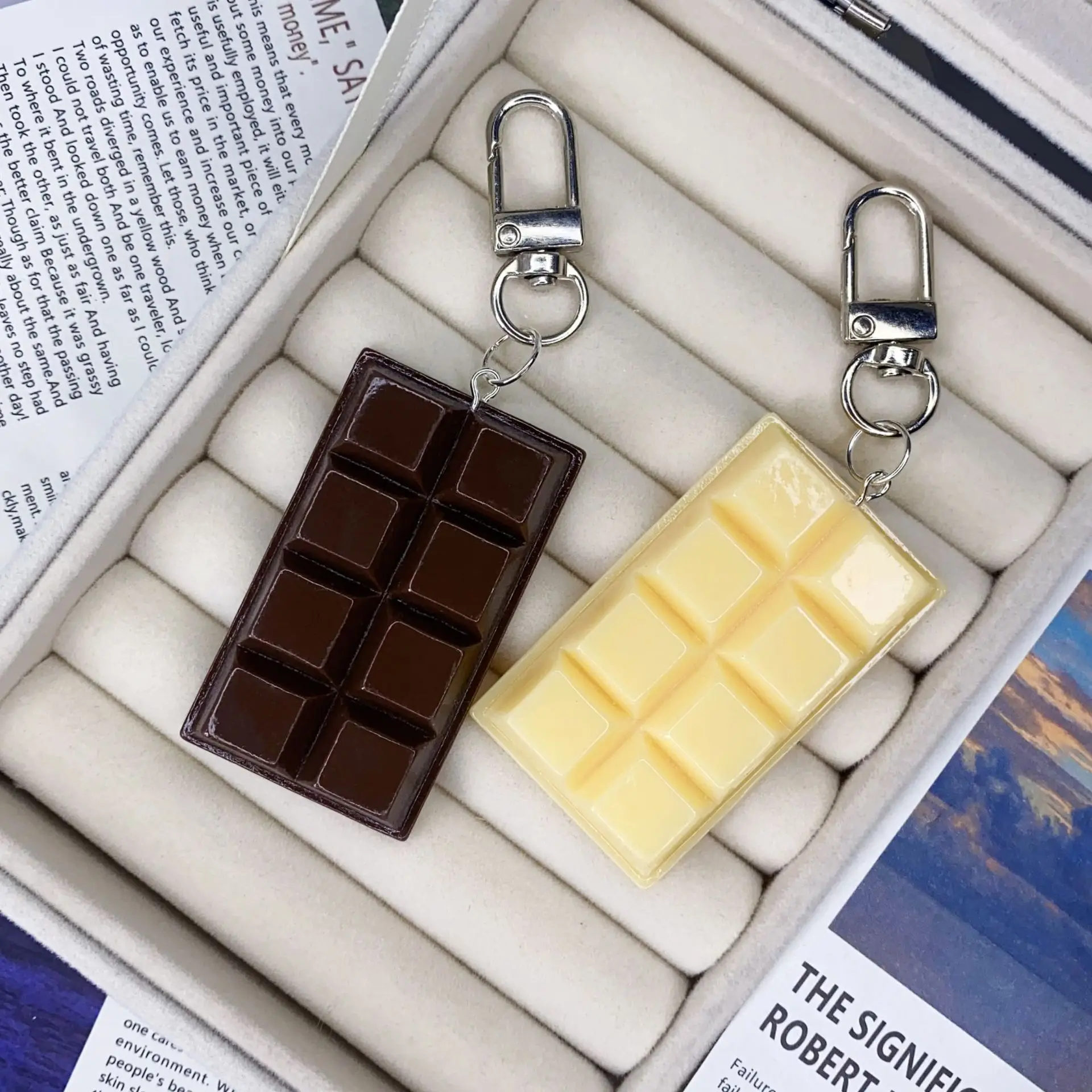 Hyperrealistic Chocolate Keychain - Non-Edible Dessert Pendant for Her, Dual-Tone Car Purse Charm & Desk Decor Sweet Theme Gift