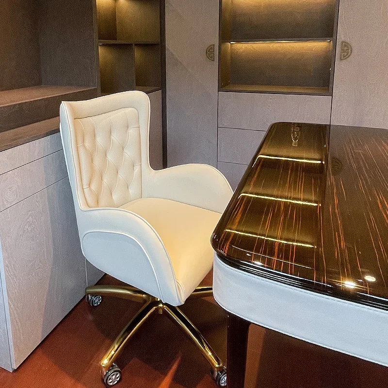 Рисунок 5 - Роскошное белое офисное кресло с поддержкой спинки