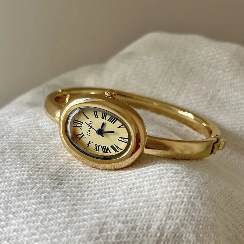 Simple and stylish Roman scale women's bracelet watch oval quartz watch