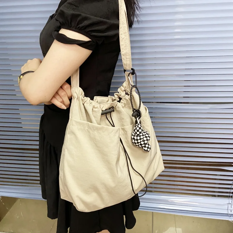 Leisure Lightweight Shoulder Bag Harajuku Shrinkage Design Multi functional Large Capacity Commuting Water Bucket Bag