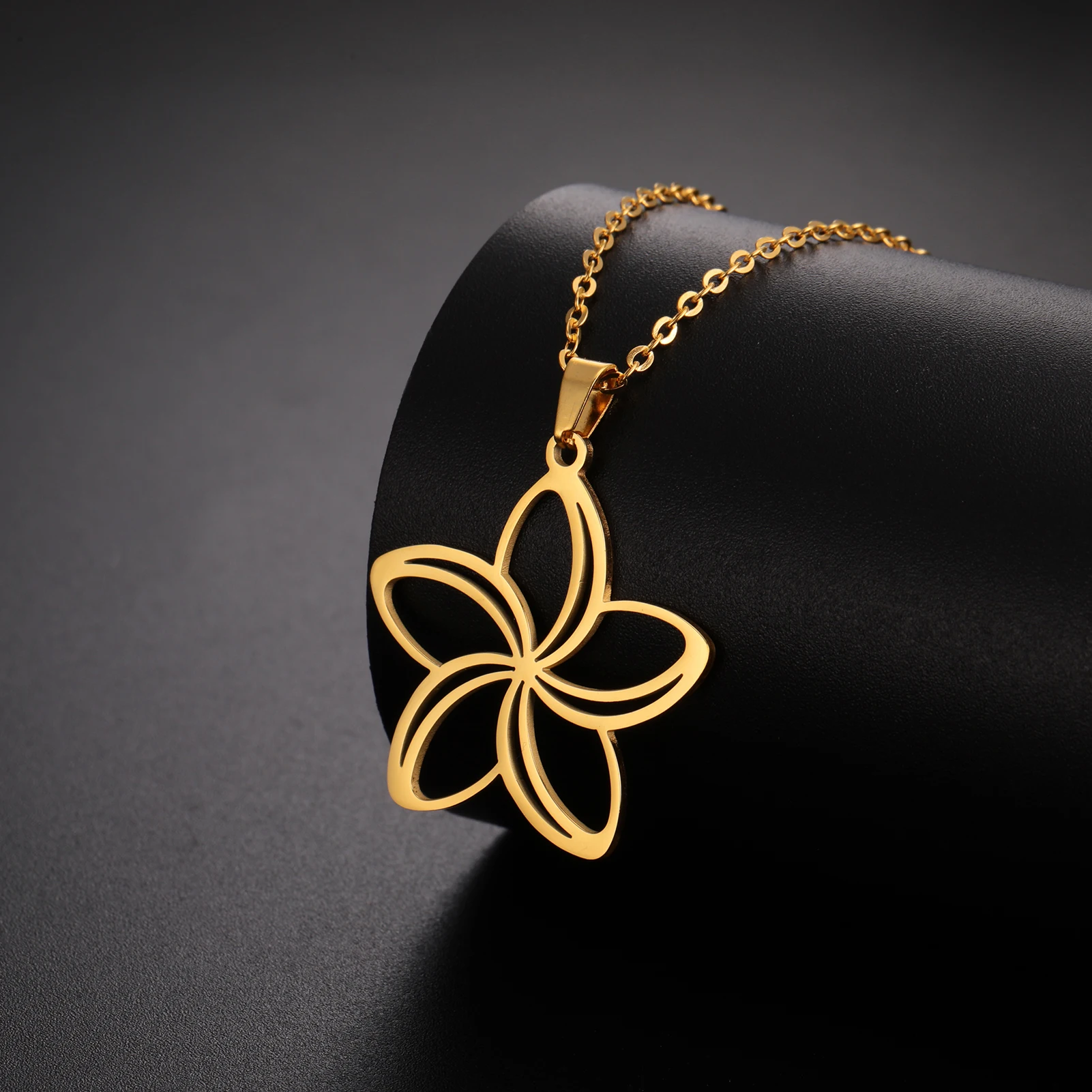 Skyrim Flower Pendant Necklace Image 4