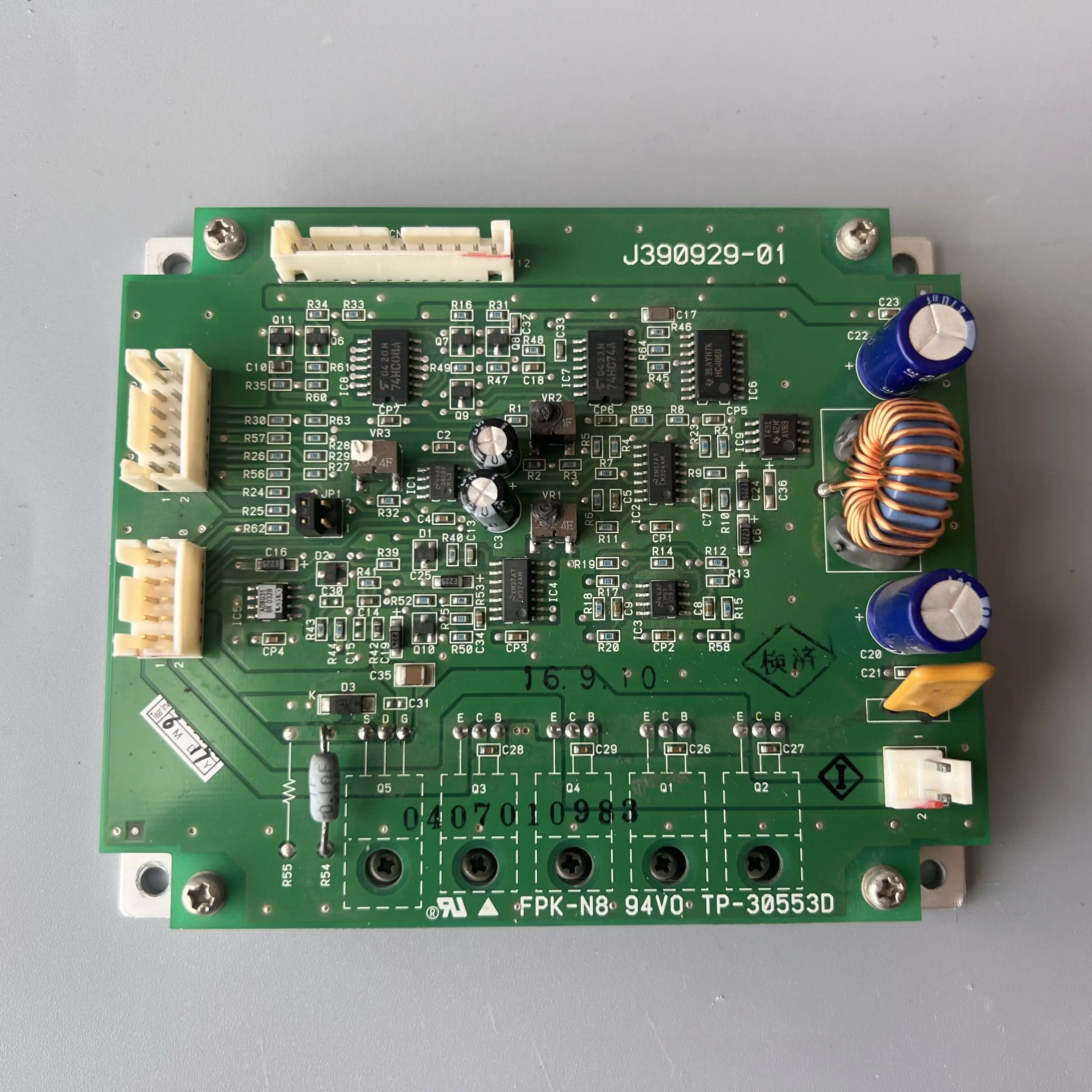 

Бывший в употреблении драйвер лазерного управления Noritsu 32/33 серии B J390929