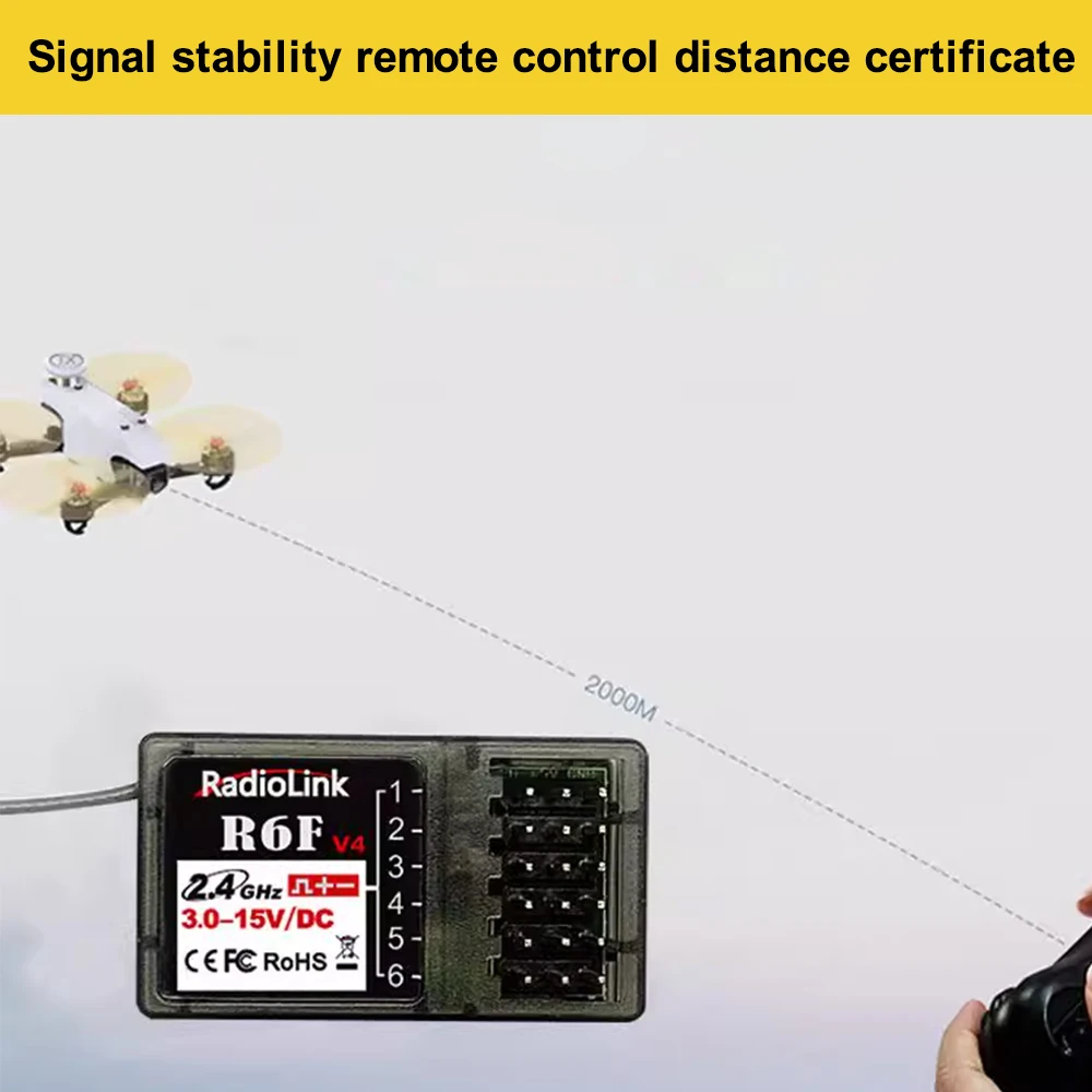 Récepteur Flysky R8EF posé sur fond blanc, prêt pour installation
