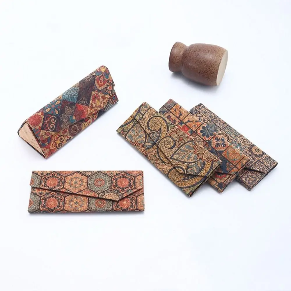 

New Totem Retro Folding Triangle Glasses Case Women Personalit Sunglasses Box Portable Travel Glasses Storage Box