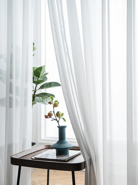 우아함과 기능성을 겸비한 쉬폰 화이트 시어 커튼