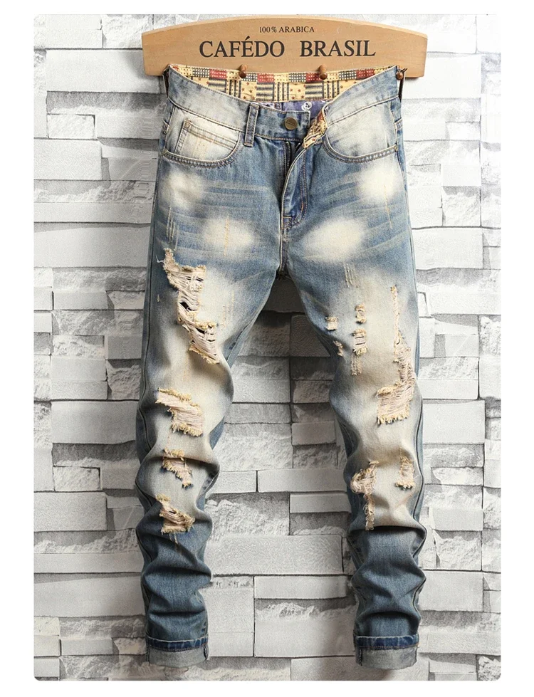 Jeans distressed detail