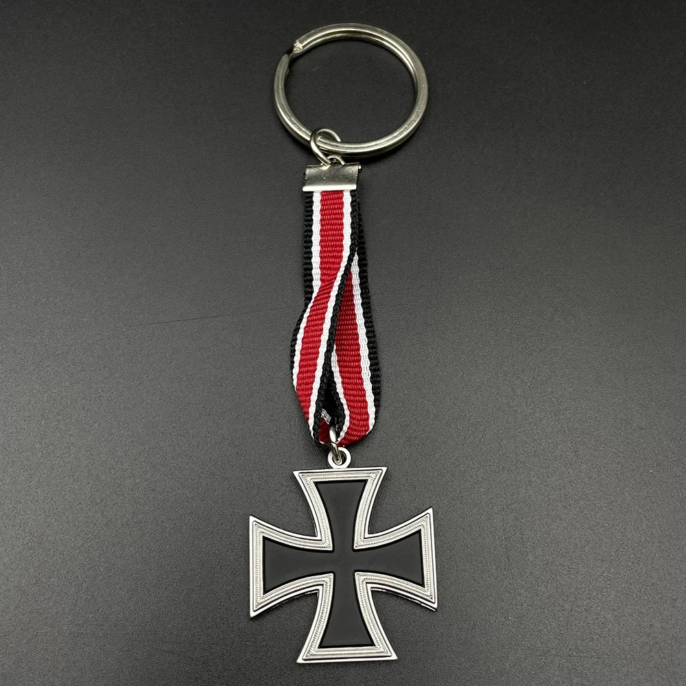 German Badge Key Chain Iron Cross Key Ring Decorative Commemorative Medal medal badge cartoon keychain