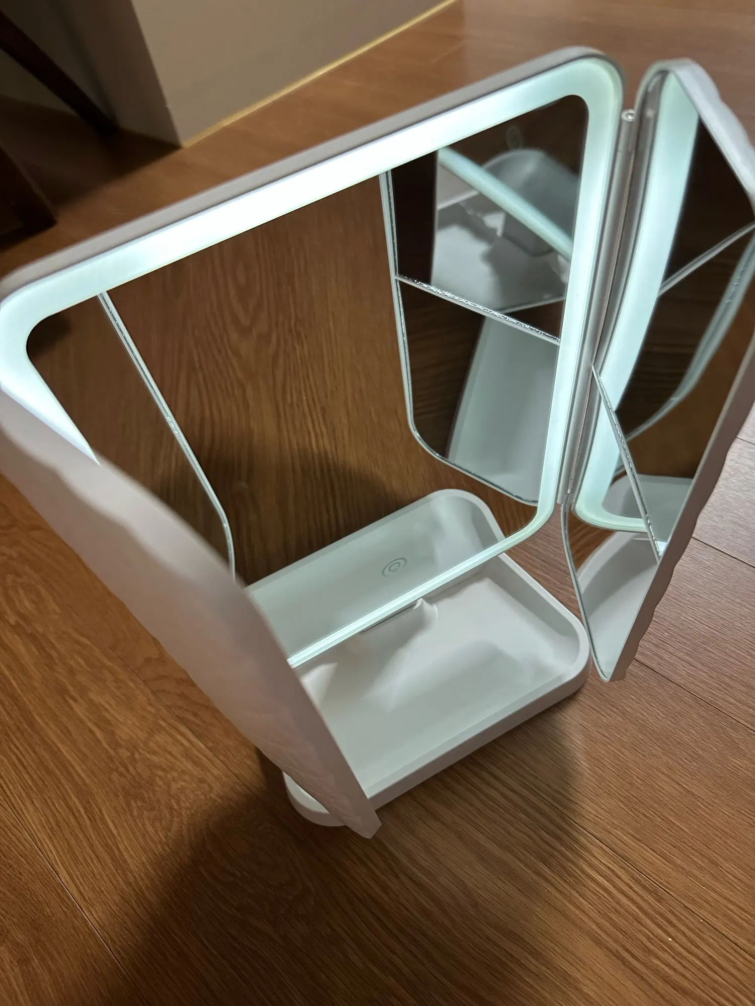 Trifold Makeup Mirror LED Lights Dorm Dressing Mirror Beauty Light up your fill light with Smart Complementary photo review