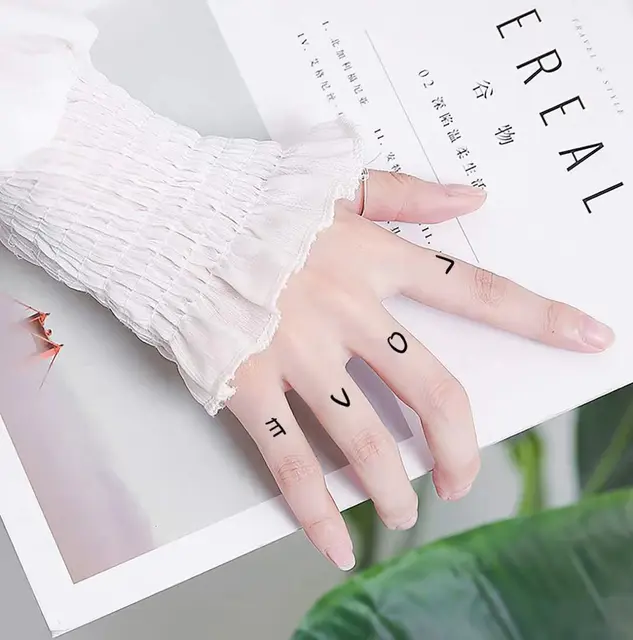 Ewakawa 임시 문신 스티커: 개성과 독특함을 표현하세요