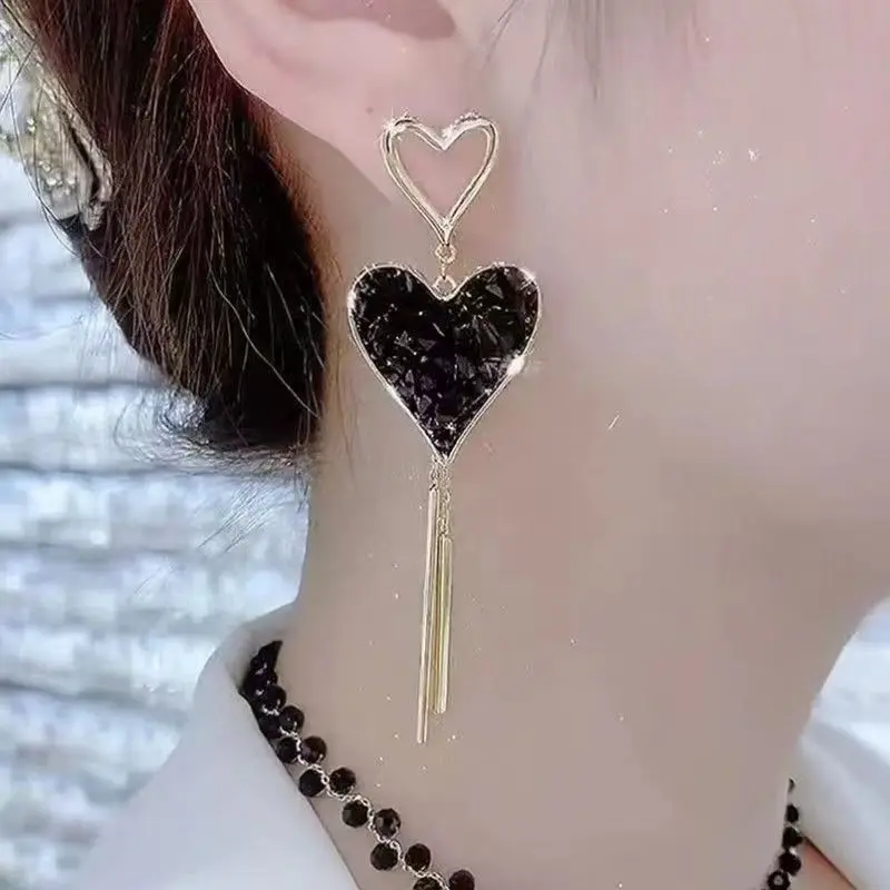 Asymmetrical Retro Black Heart Earrings For Women 2023 Korean New Fashion Simple Elegant Jewelry Wholesale Birthday Gift