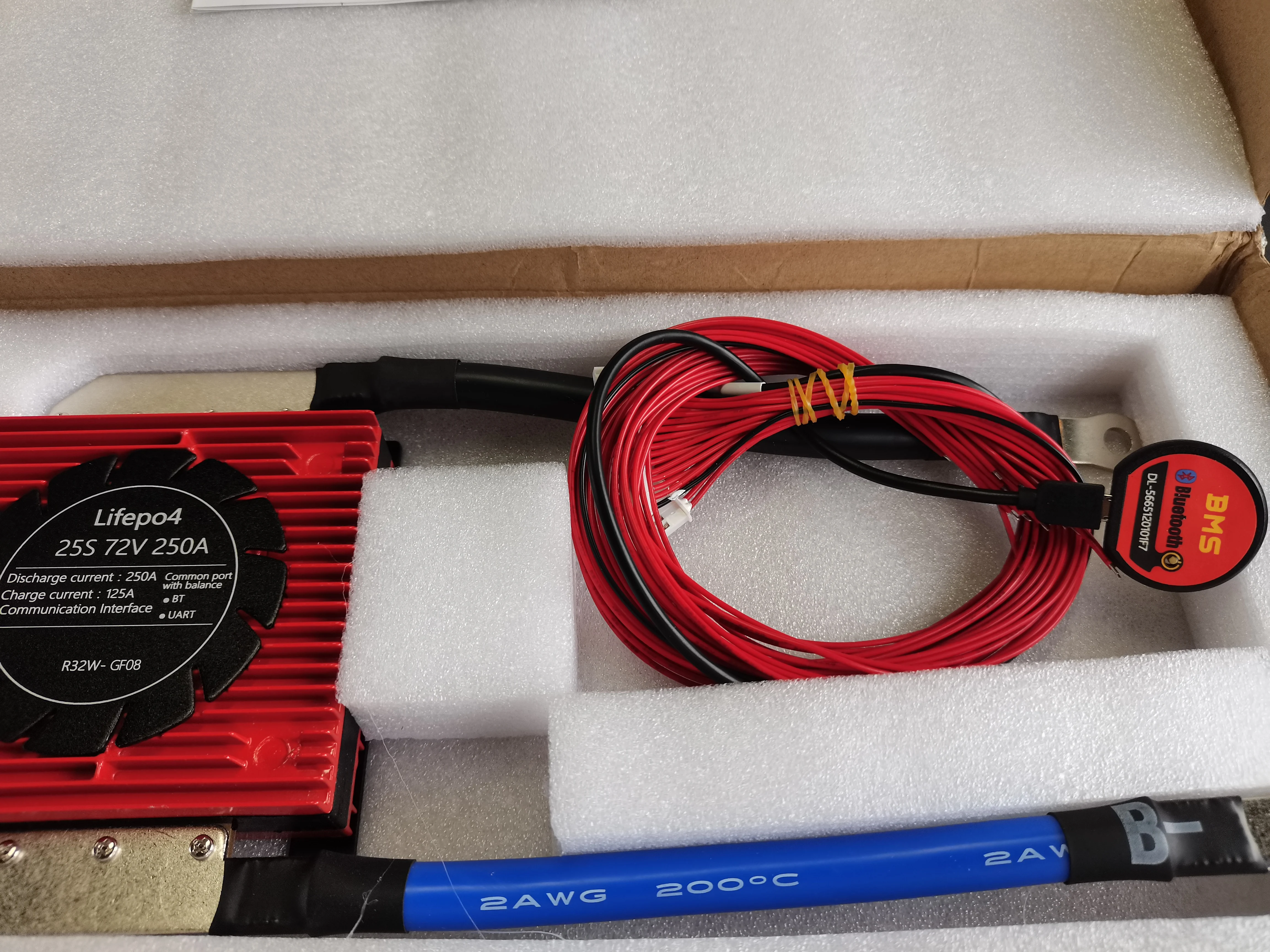 DALY 스마트 LiFePO4 BMS 30S 32S 96V 및 리튬 이온 26S 27S 100V 28S 블루투스 BMS 104V 200A 300A 방전 BT RS485 CAN