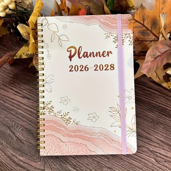 2026-2028 Agenda mensile di 3 anni |   Spread di 3 mesi con pagine di contatto |   Rilegatura a spirale 21x15 cm |   Testo inglese per adolescenti