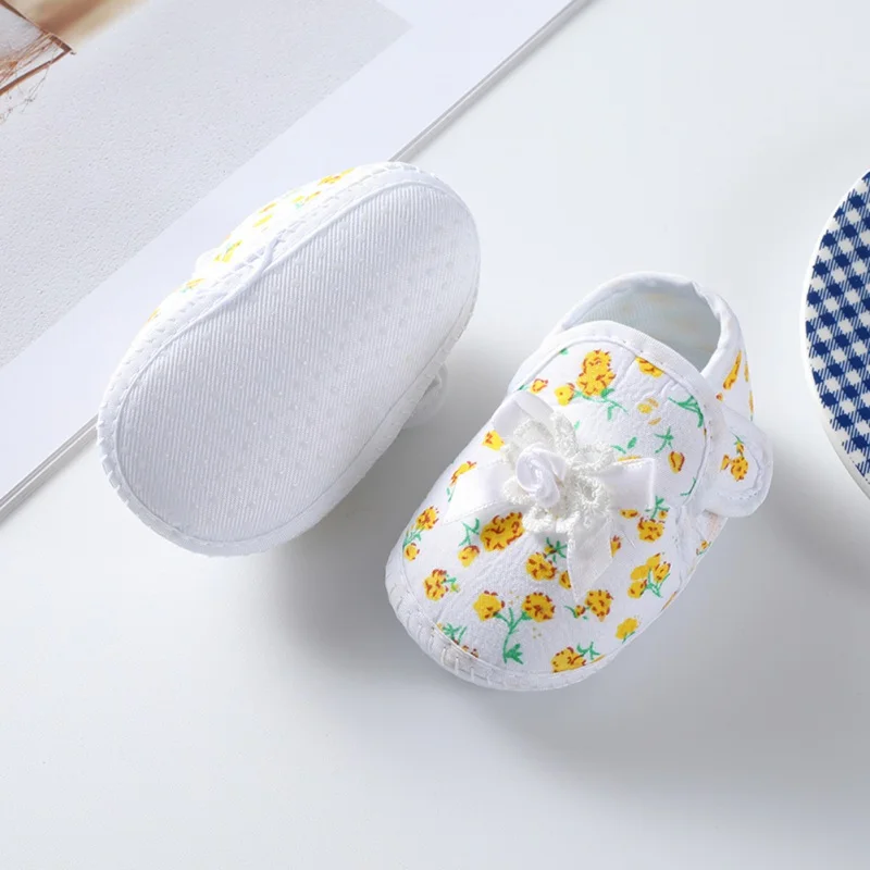0-1 Year Old Girls' Shoes Love Decoration Floral Soft Sole Cloth Shoes Versatile And Non Slip Baby Walking Shoes 4