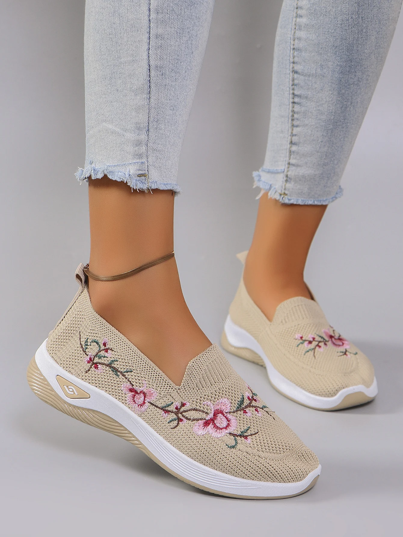 Spring New Product: Women's Lazy Casual, Comfortable, Breathable, Lightweight, Wear resistant Flat Shoes 4