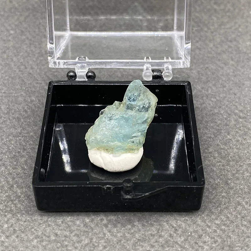 100% Rare Natural Pakistan Aquamarine Mineral Specimens Stones and Crystals Healing Crystal  +Box size：35*35*35 mm