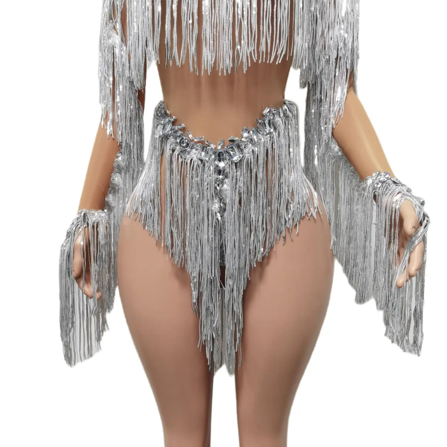 Рисунок 6 - Серебряное блестящее боди с бахромой