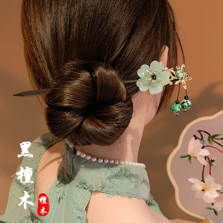 Handgefertigter Holz-Haarstab im Chinesischen Stil mit Quaste und Blume, Eleganter Haarschmuck für Damen, Geschenkidee – Detail 10