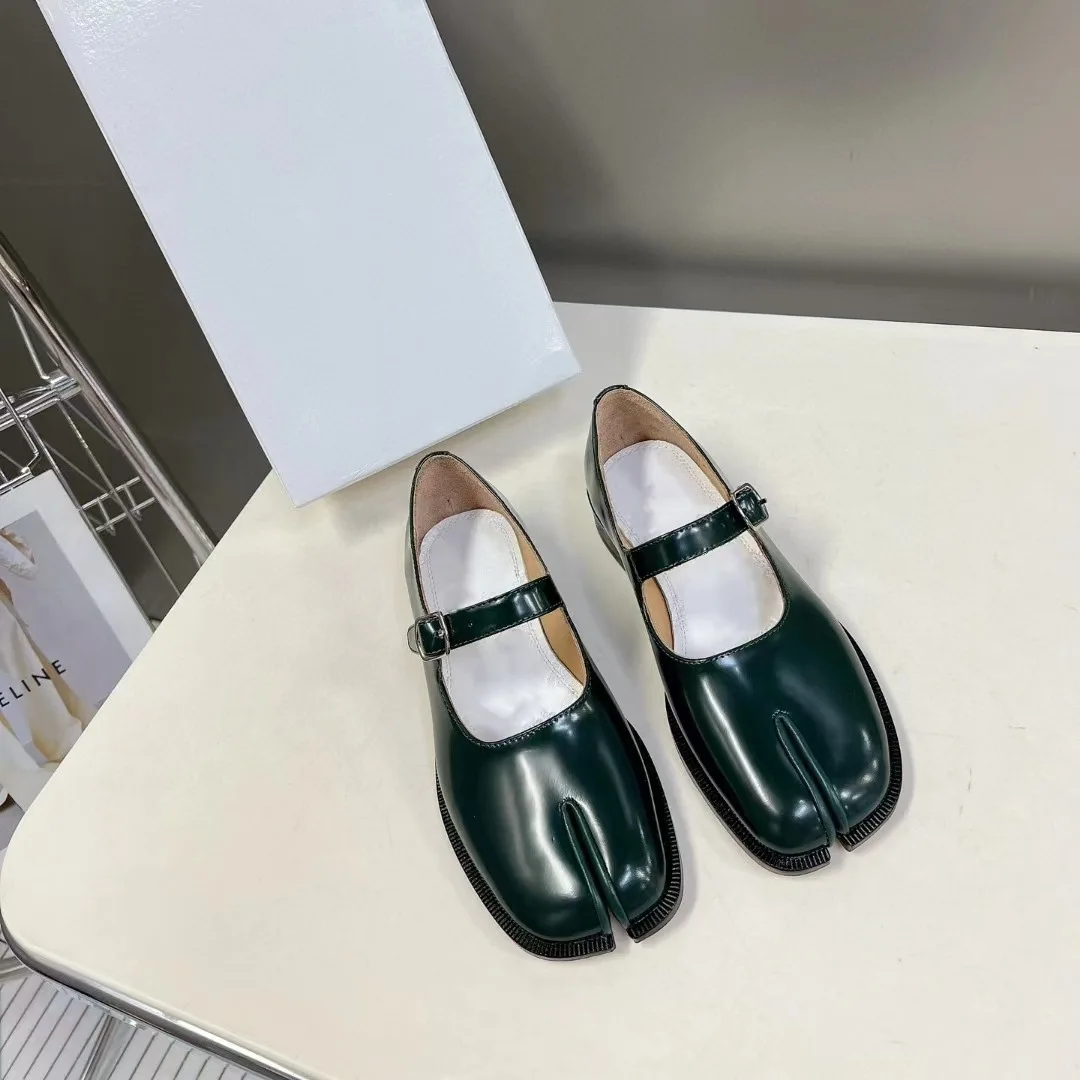 

2029 New Mary Jane Split Toe Women's Shoes Casual Versatile Flat Bottom Genuine Leather One Button Baotou Fashion Sandals