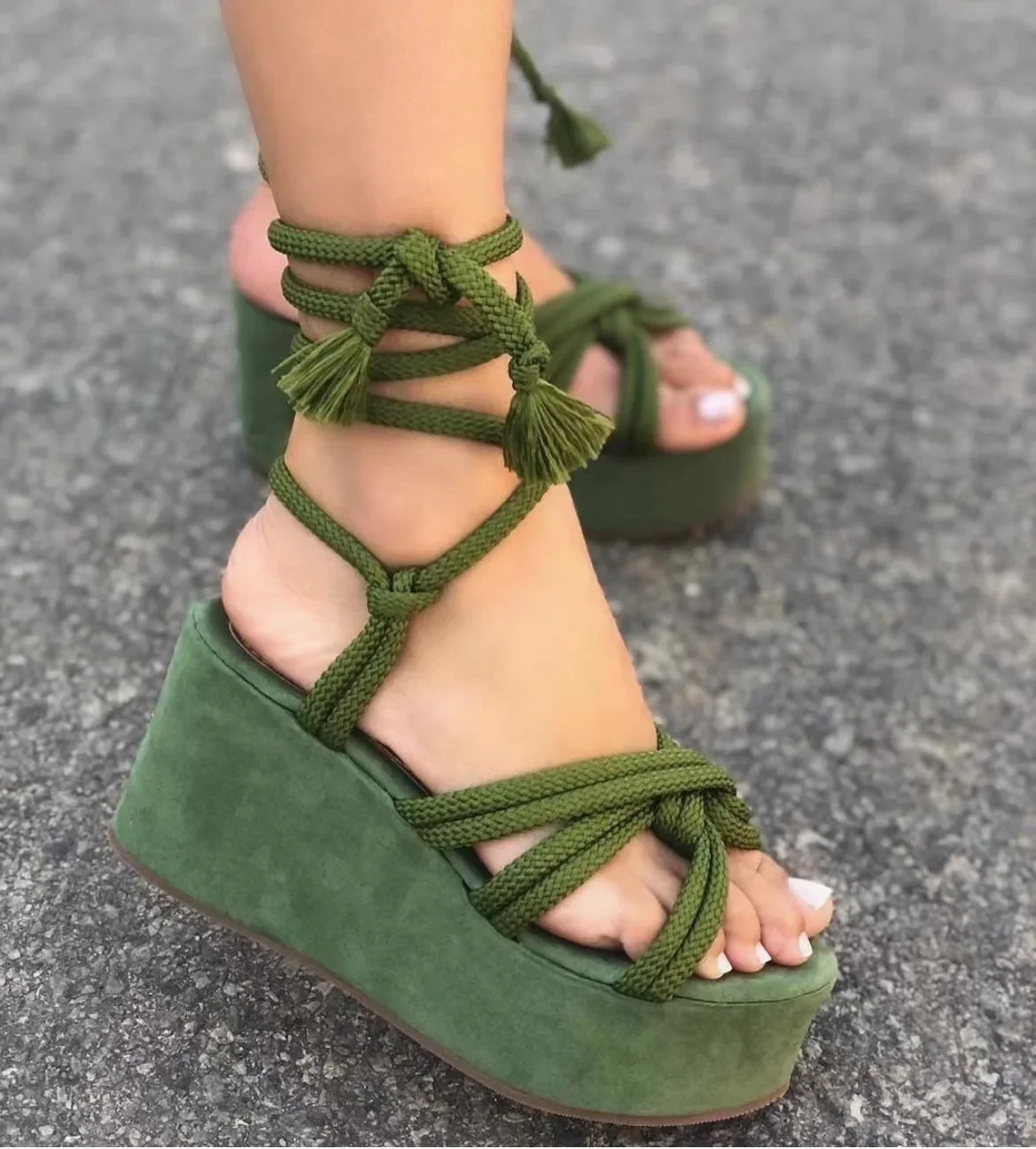 

2024 New Fashion Platform Wedge Strappy Sandals Women Fashion Round Toe Cross Tied Height Increase Open Toe Women Sandals