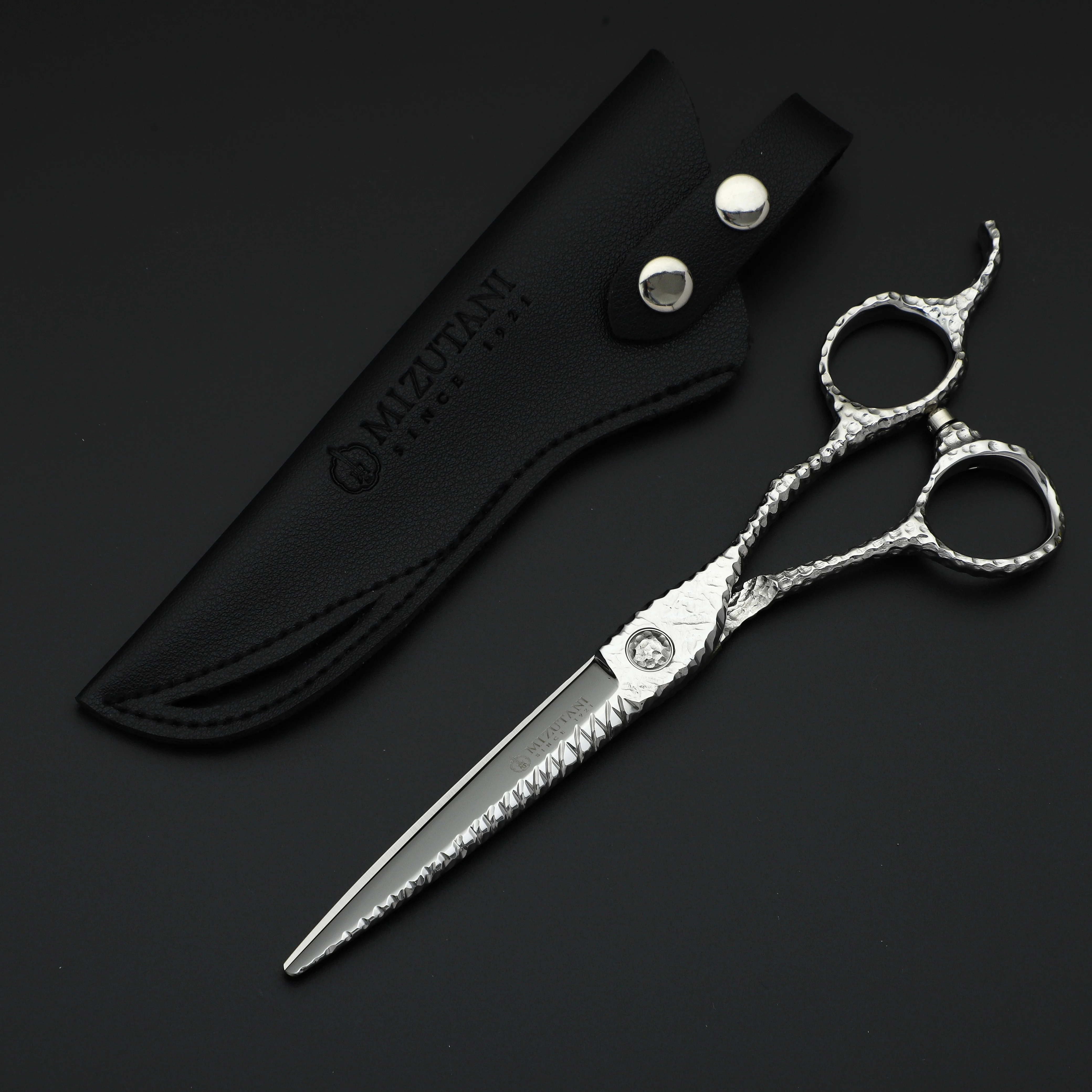 https://ae01.alicdn.com/kf/S419e9dbb476f44b39167f6c1f0f86311U/New-MIZUTANI-barber-Scissors-6-3-6-7-Inch-scissors-VG10-material-professional-hairdressing-scissors-Flat.jpg