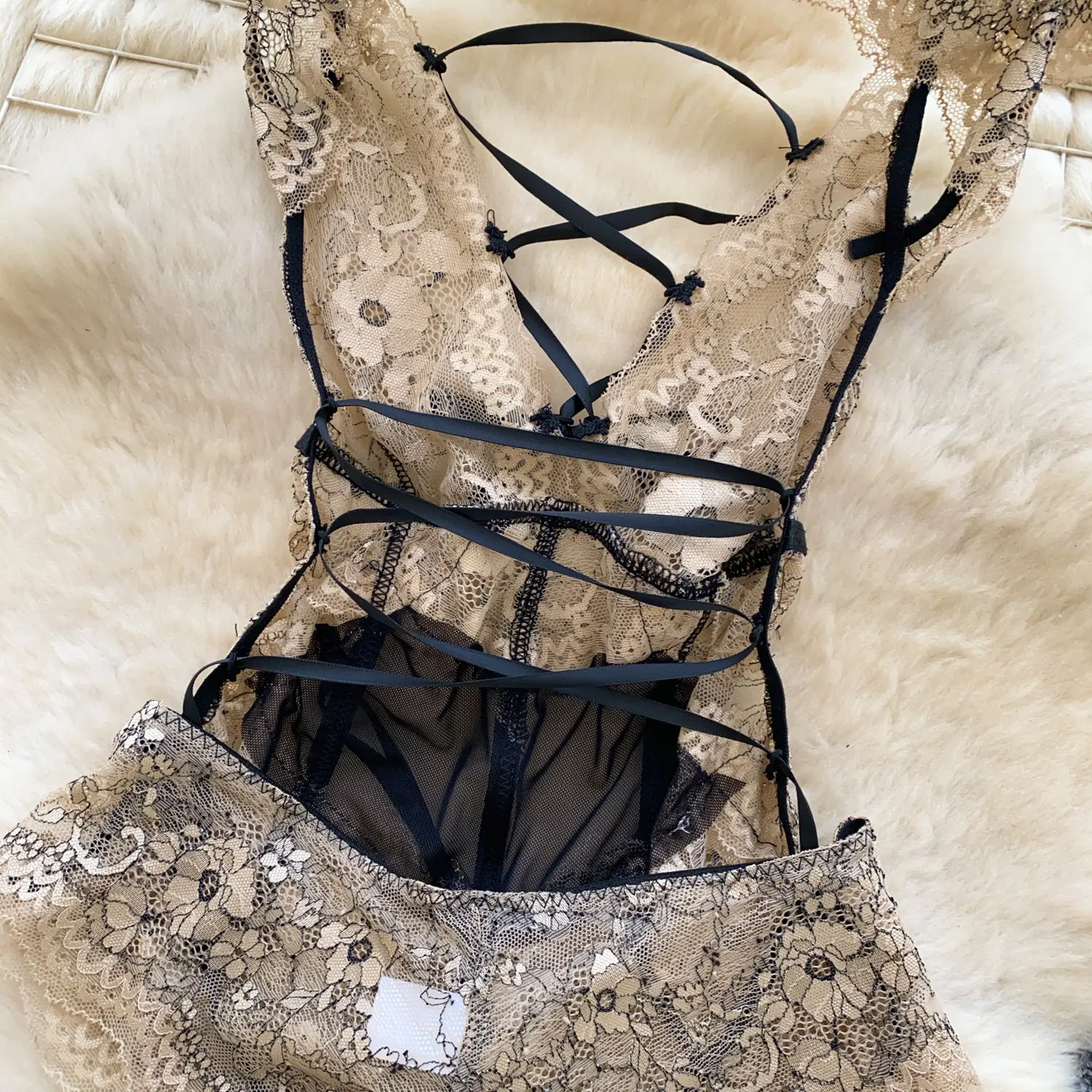 Body sexy in pizzo con mesh trasparente e ricamo floreale donna_voghion.com