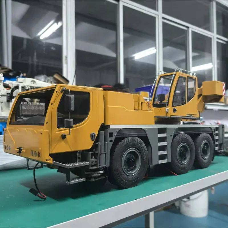 Eyewhale D1050 RC Hydraulic Mobile Crane Truck 3 Axles 1/14 Remote Control Metal Heavy Duty Machine All Terrain Construction Car 2