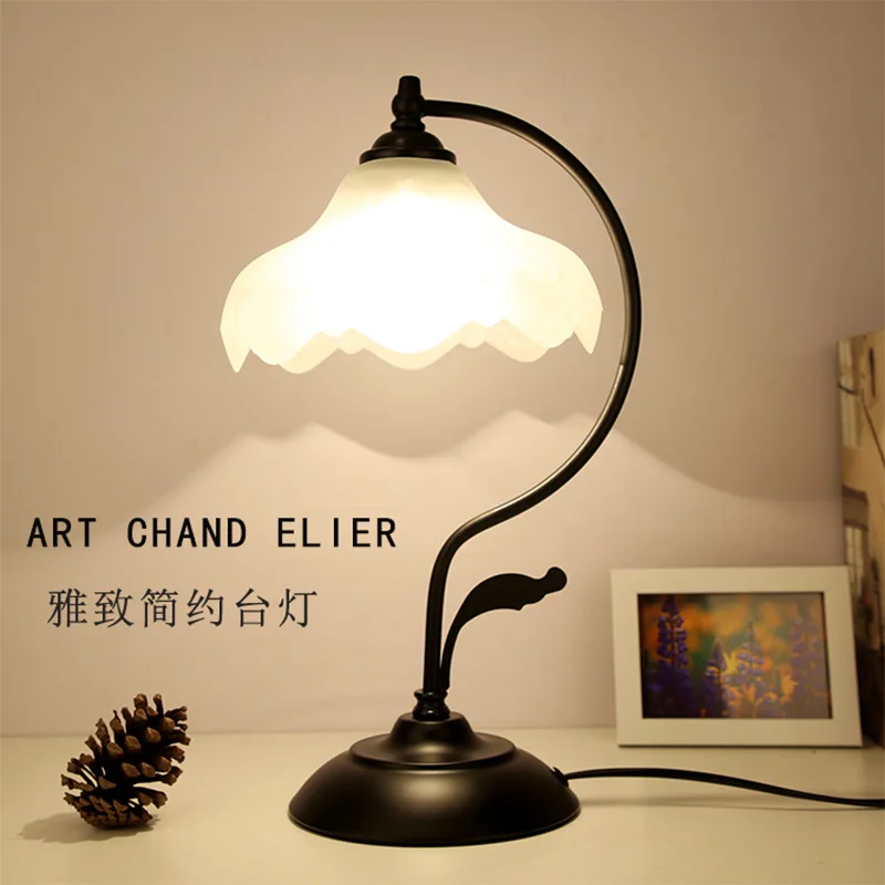 

Classical Table Lamp European Retro Bedroom Bedside Table Lamp Study Glass Dimmable Outfit