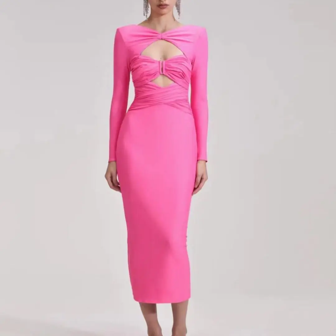 

Женское облегающее платье с длинным рукавом и вырезами