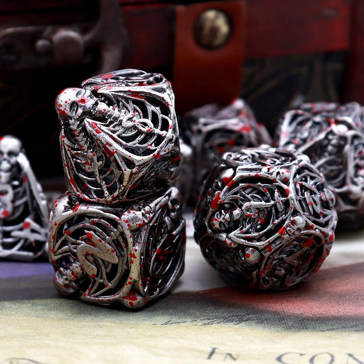 Hollow metal skull dice 7-piece set Cthulhu polygonal dice RPG board game Pathfinder metal role-playing board game D20D12D6