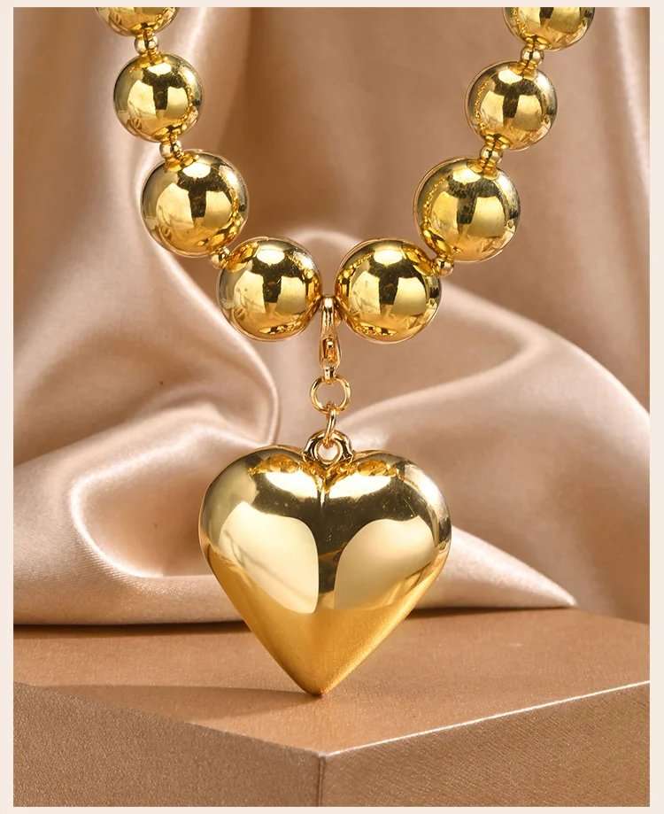 Chunky Heart Pendant Choker Necklace for Women, Oversize Beaded Chain Stylish Jewelry