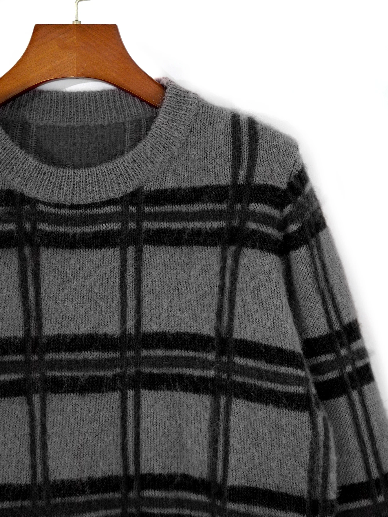 New Autumn and Winter Niche Knit Cardigan for Women, Designed in a Lazy Style, Purple Striped Pattern, Straight Round Neck Design, Pullover Top, Casual and Elegant Autumn/Winter Top, Basic Versatile Style for Urban Commuting,