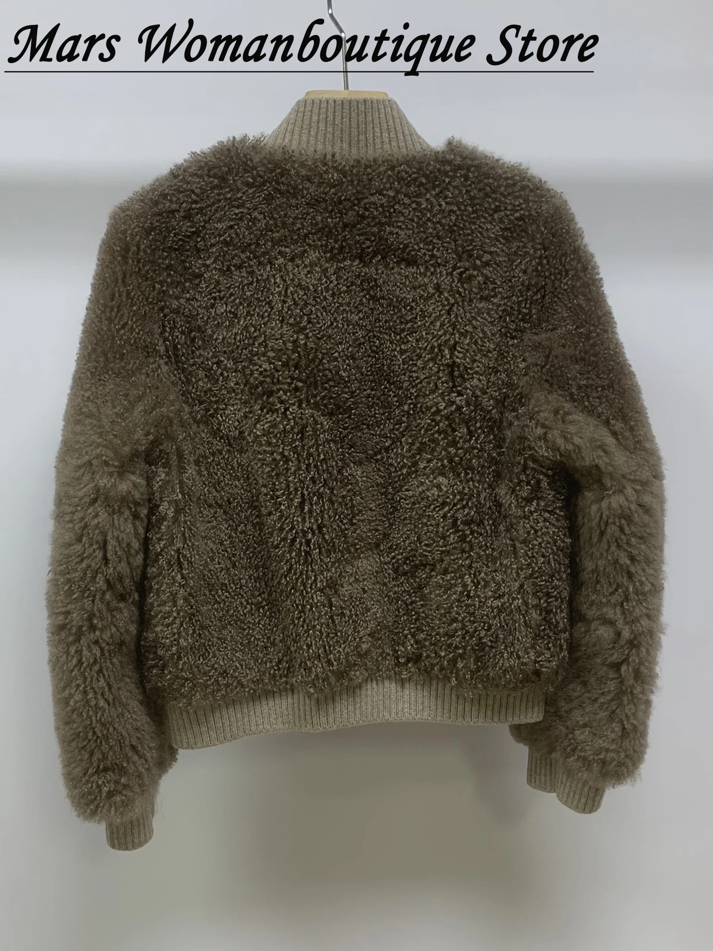 Рисунок 5 - Женская одежда, роскошное цельное