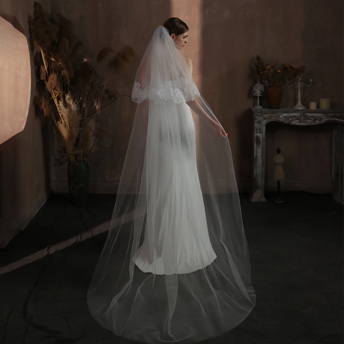 

Элегантная свадебная фата для невесты V334, двухслойная Тюлевая кружевная Фата с аппликацией по краям и длинным шлейфом, белая Фата для невесты ручной работы